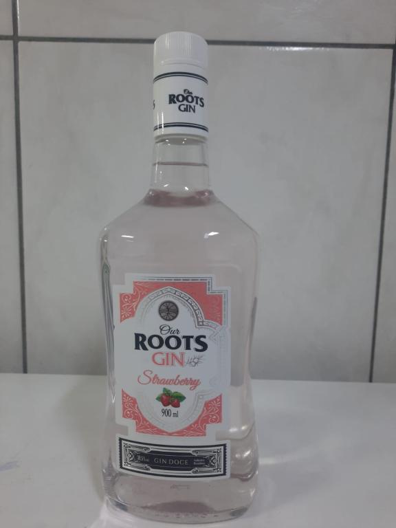 Gin Our Roots Morango 900ml - Vidro