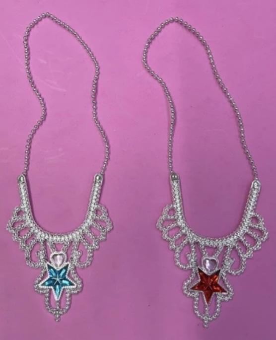 COLAR PRINCESA EM PLASTICO
