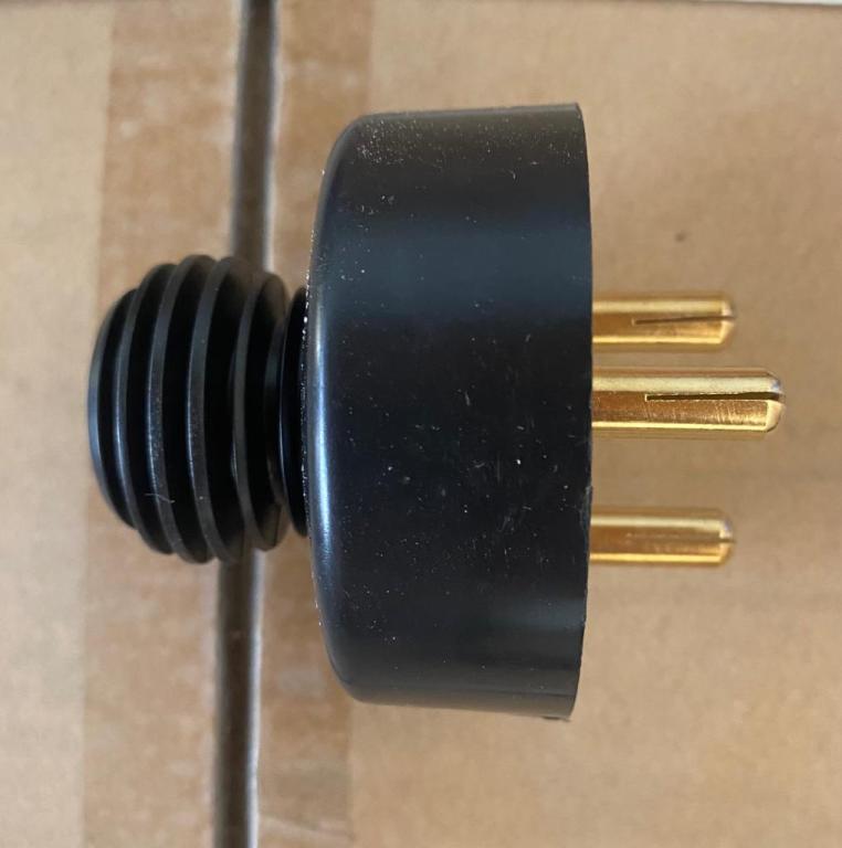 ISOLADOR TIPO PLUG TRIFASICO 30ª 380V