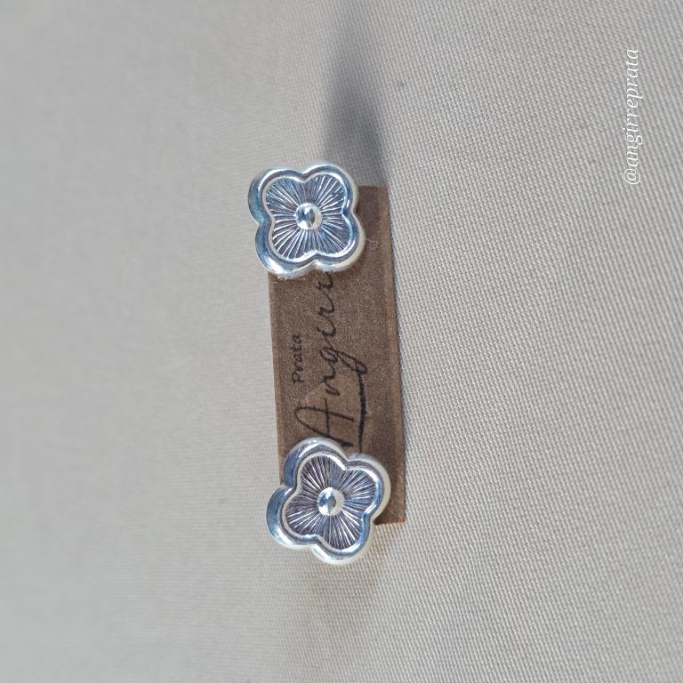 Brinco trevo, tarraxa, tam 0,8 x 0,8 cm, prata925