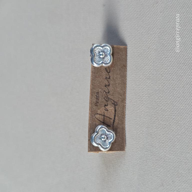 Brinco trevo, tarraxa, tam 0,6 x 0,6 cm, prata925
