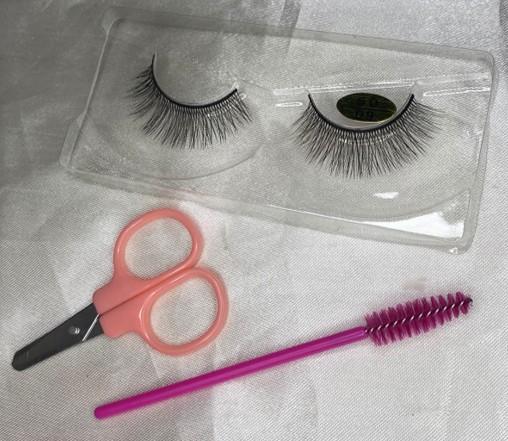 CÍLIOS POSTIÇOS 5D MAIS MINI TESOURA E ESCOVINHA BOX COM 12 UND