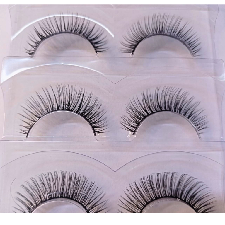 CARTELA DE CÍLIOS 4 PARES,COLA,APLICADOR E TUFINHOS 10MM MANDALA