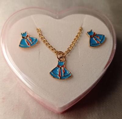 KIT COLAR E BRINCO INFANTIL VESTIDINHO