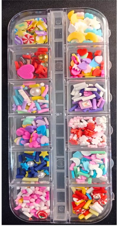 ENFEITE DE UNHA MISTO