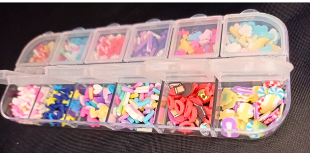 ENFEITE DE UNHA MISTO