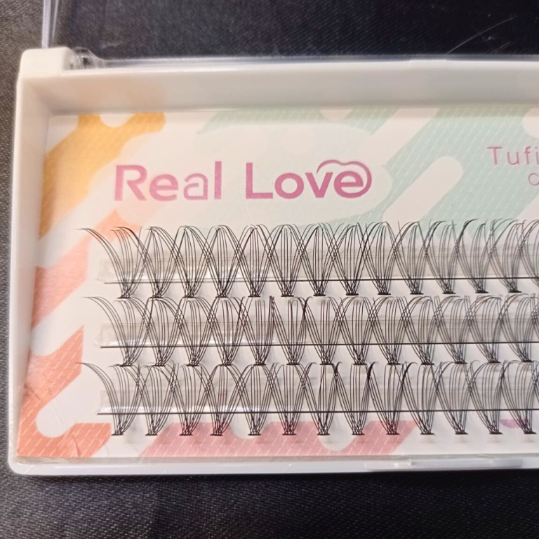 CARTELA DE CÍLIOS TUFINHOS SEM NÓ 12P 14MM 0.10D REAL LOVE BOX COM 10 UN