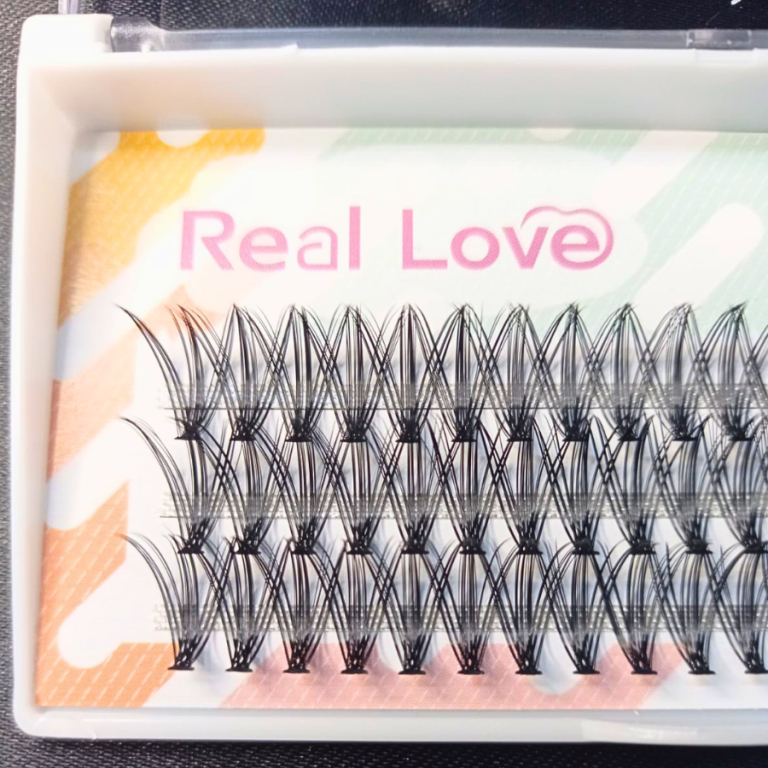 CARTELA DE CÍLIOS TUFINHOS SEM NÓ 30P 14MM 0.07D REAL LOVE BOX COM 10 UN