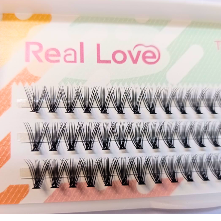 CARTELA DE CÍLIOS TUFINHOS SEM NÓ 20P 09MM 0.10D REAL LOVE BOX COM 10 UN