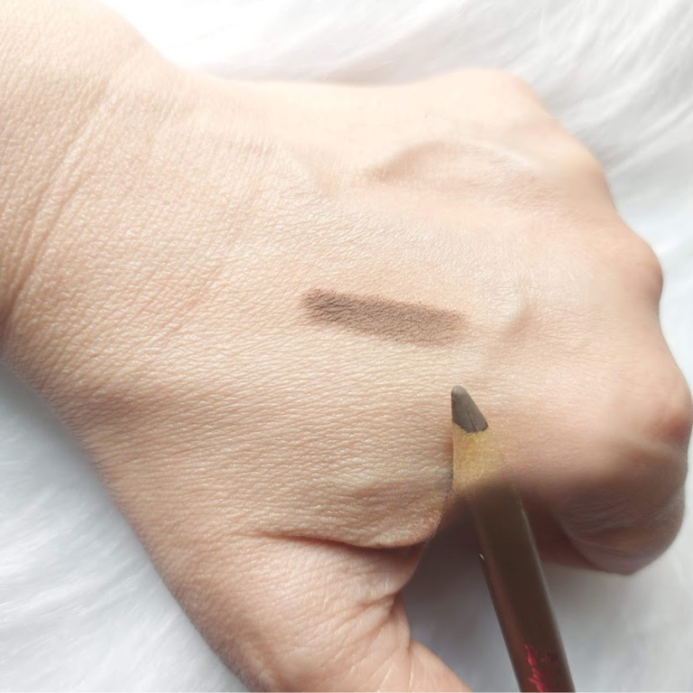 LÁPIS DE SOBRANCELHA UNIVERSAL BELLA FEMME