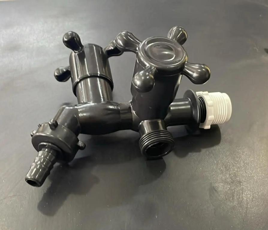 TORNEIRA TANQUE-MÁQUINA PRETA PLÁSTICA, SAÍDA DUPLA  HIDROTECCÓD.TM02