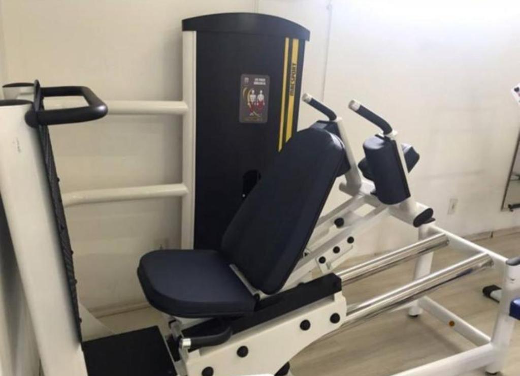 Leg Press Regulável (100 KG) c/ Inox