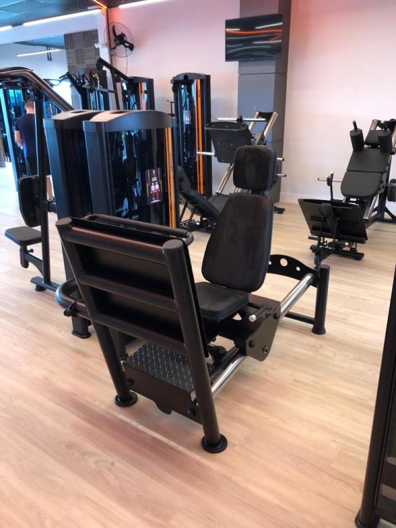 Leg Press Regulável (100 KG) c/ Inox