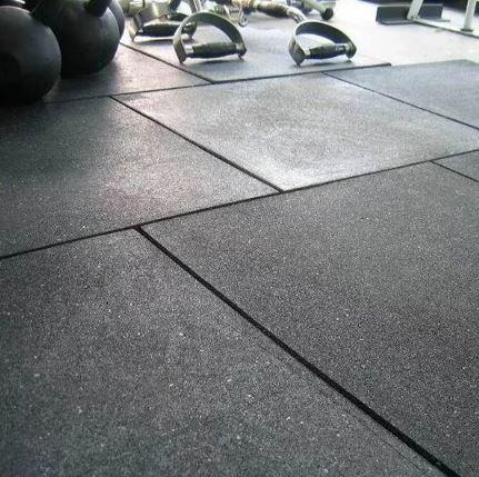 PISO EMBORRACHADO PLAY 100X100X15MM PRETO