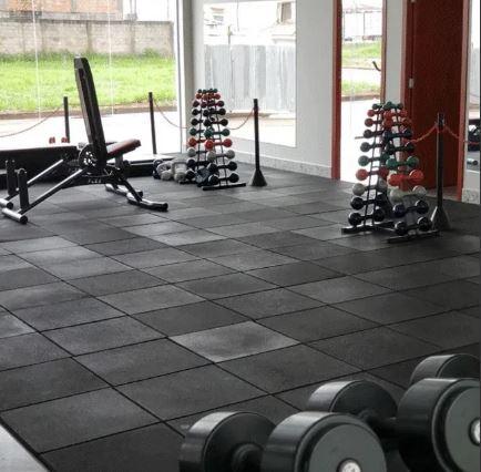 PISO EMBORRACHADO PLAY 100X100X15MM PRETO