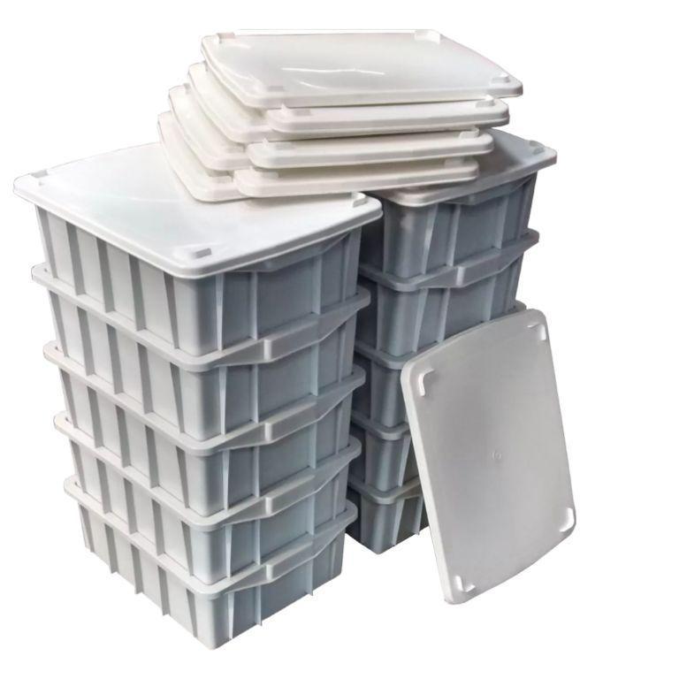 CAIXA PLÁSTICA BRANCA 26L. C/TAMPA. (49,0x35,5x22,5).