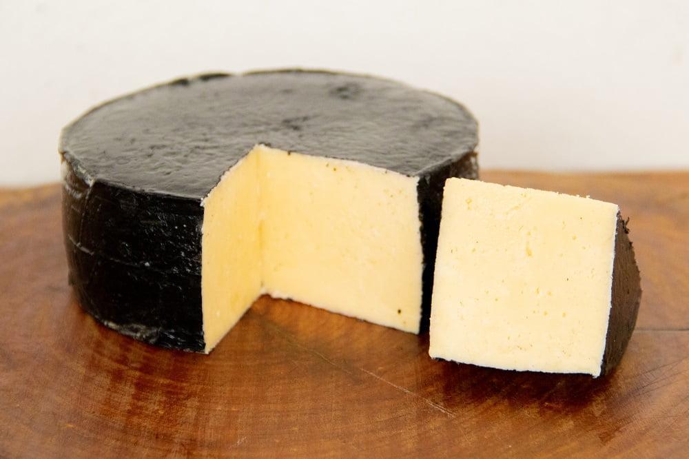 QUEIJO PARMESÃO CAPA PRETA