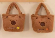 Bolsinha Infantil Capivara Pelucia Marrom