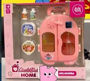 GELADEIRA LINDABELL HOME COM LUZ E ACESSORIOS