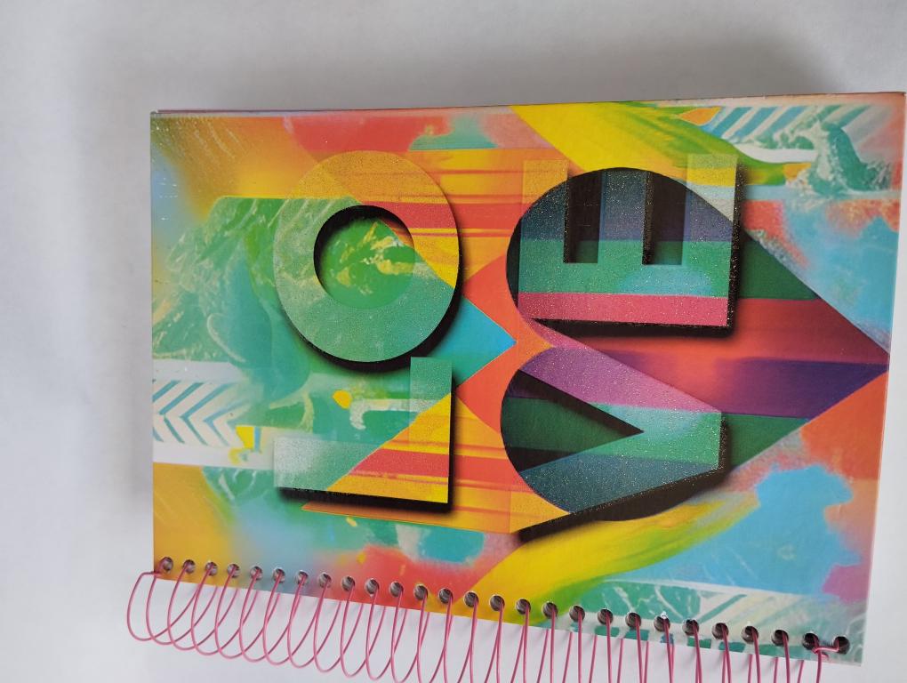 CADERNO 20 MATÉRIAS 400 FOLHAS LOVE