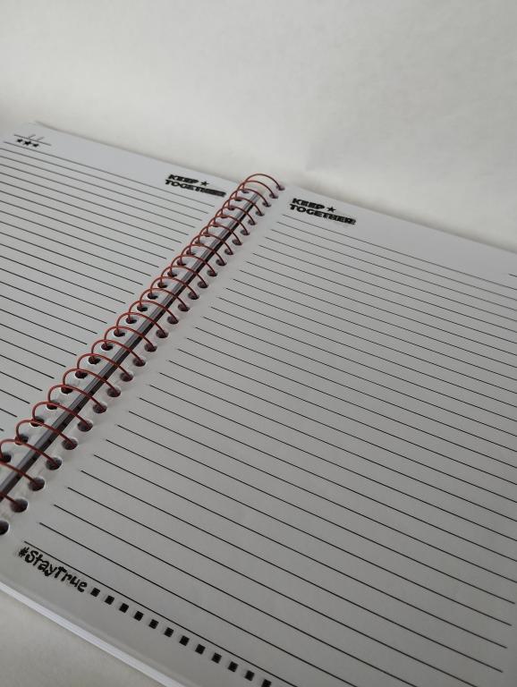 CADERNO 10 MATÉRIAS 200 FOLHAS BUTERFLY