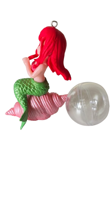 ENFEITE FLUTUANTE SEREIA NA CONCHA COM BOIA ROSA