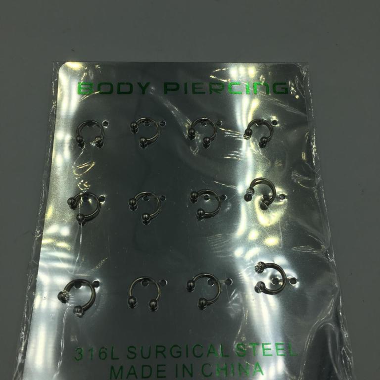 PIERCING DE ORELHA FERRADURA  CARTELA COM 12