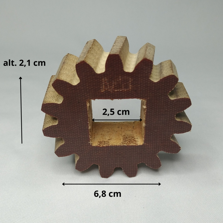 ENGRENAGEM CELERON 15 DENTES CILINDRO PASIANI/ 7X7X1,8 CM FURO 25X25MM EIXO QUADRADO