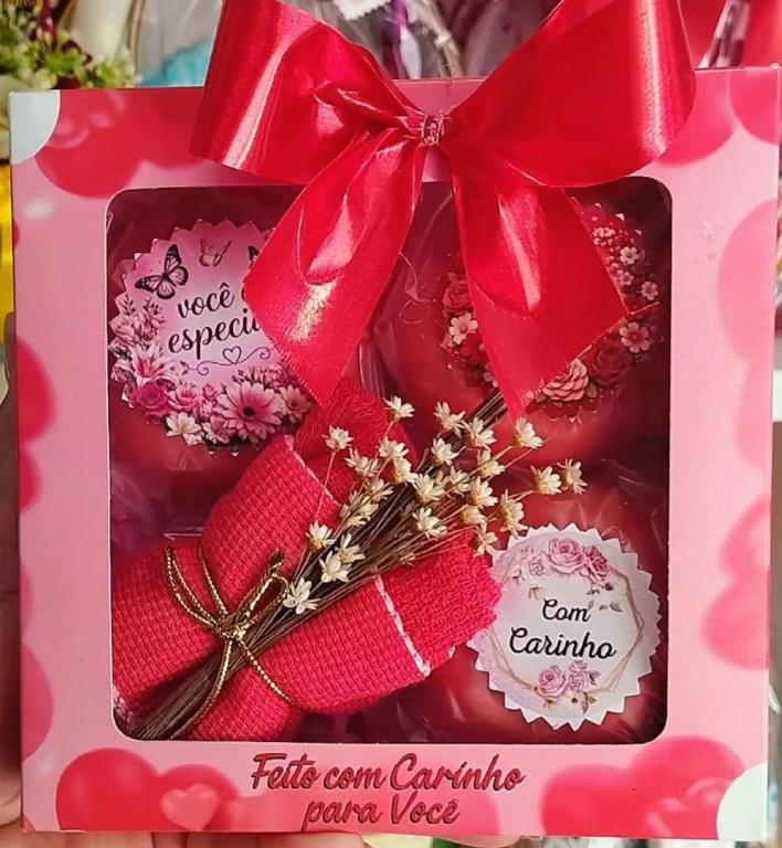 CAIXA PRESENTE SABONETE E TOALHINHA