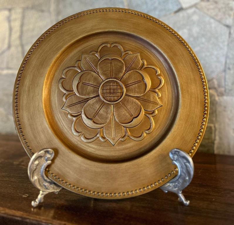 Sousplat Dourado Envelhecido 33 cm