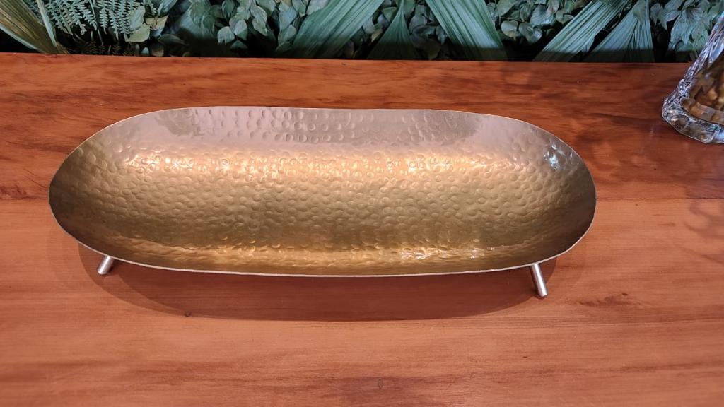 Centro de Mesa Dourado com Pé Martelado 17x40