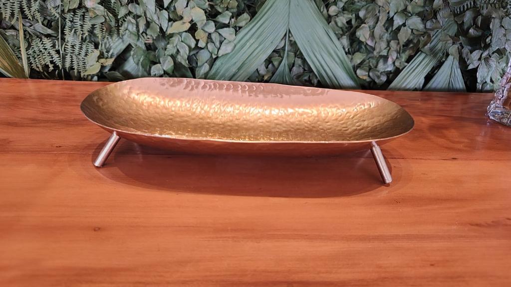 Centro de Mesa Dourado com Pé Martelado 17x40