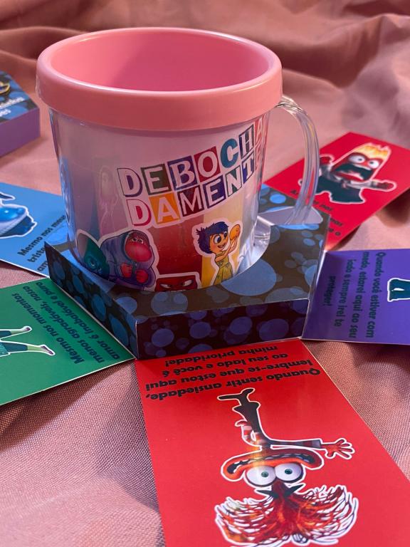 Caixa explosão + caneca divertidamente