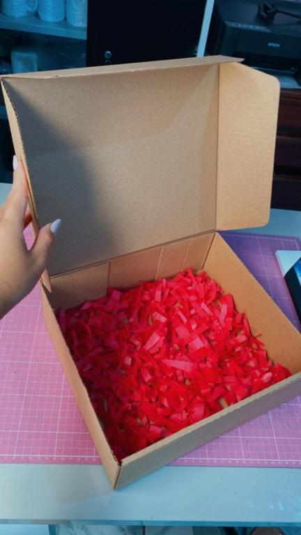 CAIXA PAPELAO PARA PRESENTE 30X30 CM COM LAÇO E PAPEL DE SEDA