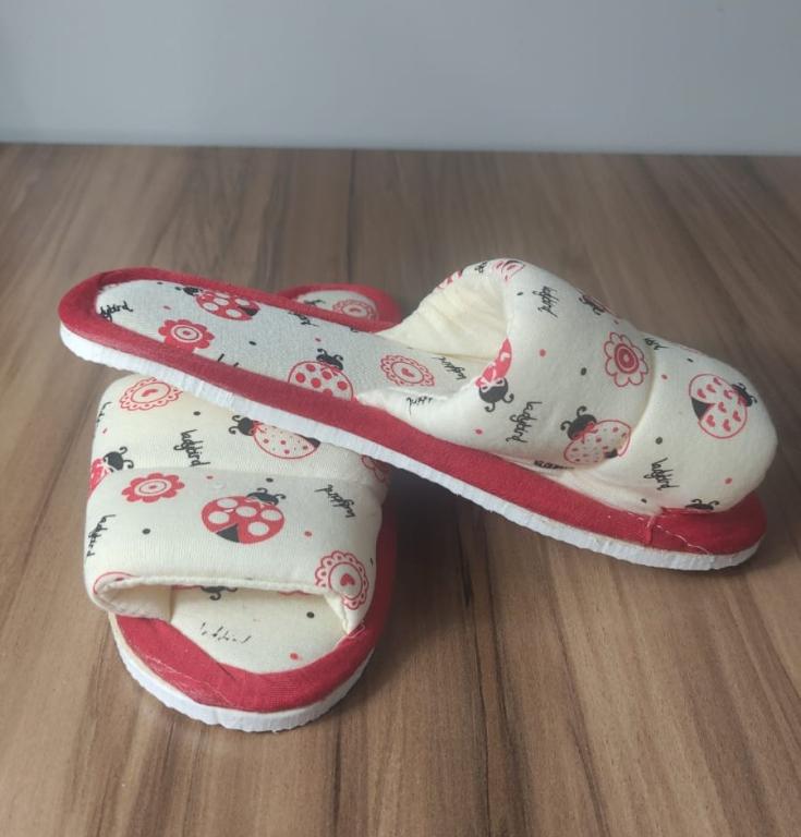 PANTUFA TAMANHO 33/34 - ESTAMPA 004