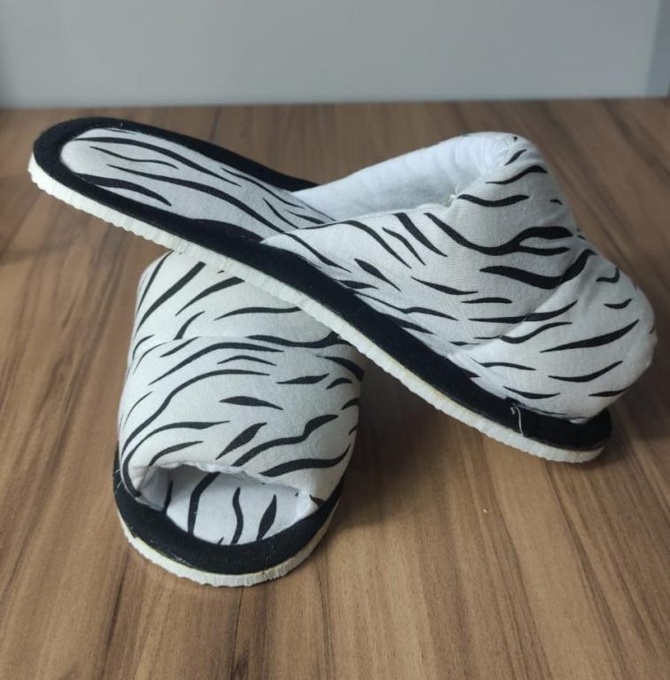 PANTUFA TAMANHO 23/24 - ESTAMPA 009