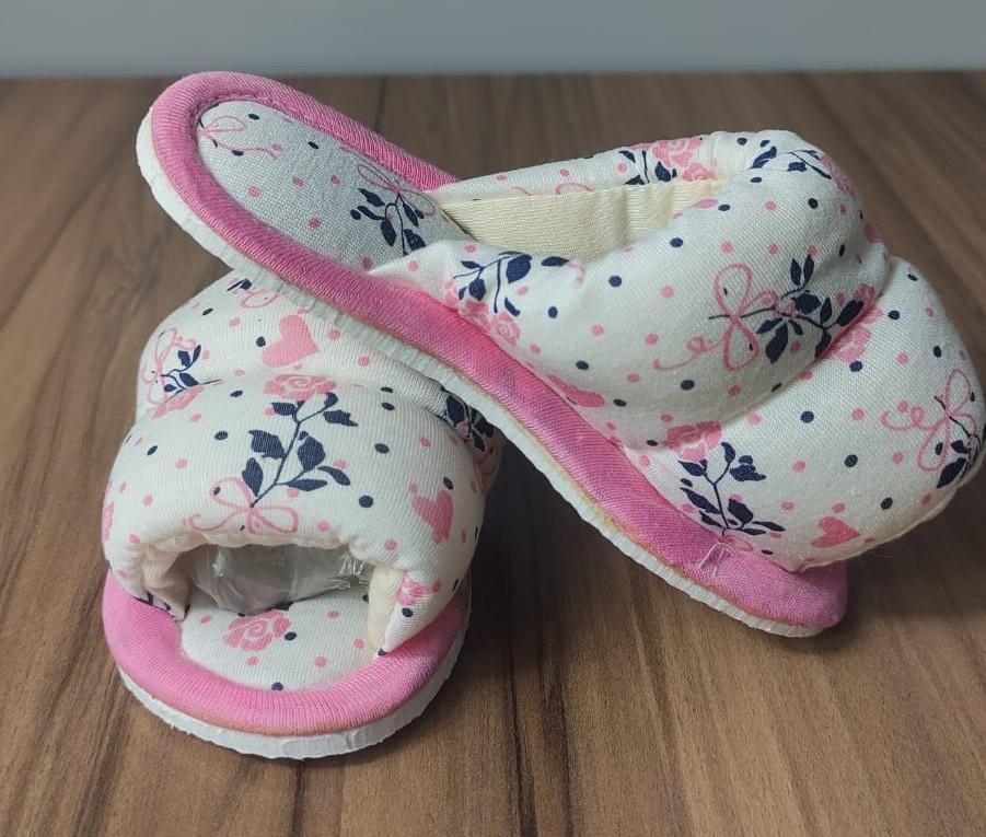 PANTUFA TAMANHO 23/24 - ESTAMPA 018