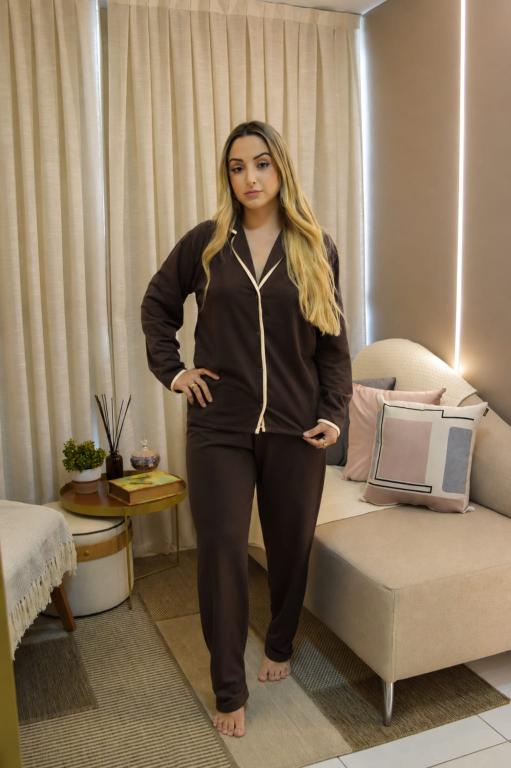 606 PIJAMA AMERICANO DE GOLA ABERTO LONGO LISO - MARROM