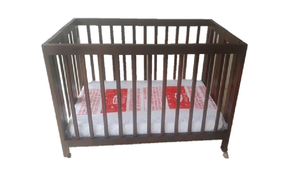 BERÇO DOBRAVEL MADEIRA MACIÇA COR IPÊ C/ COLCHÃO