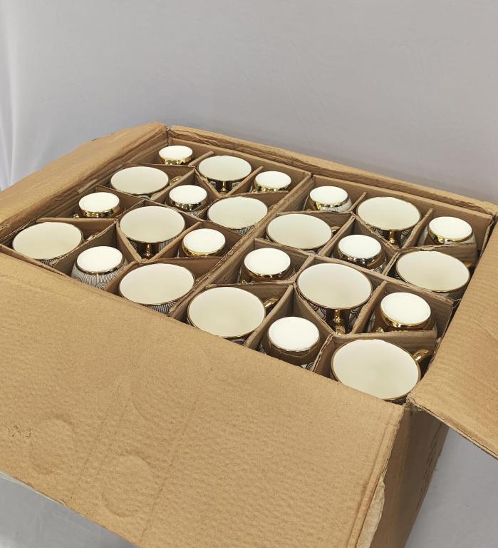 A Caneca de Porcelana detalhe dourado STR002, Caixa c/72 UN, colocar no carrinho somente múltiplos da caixa.