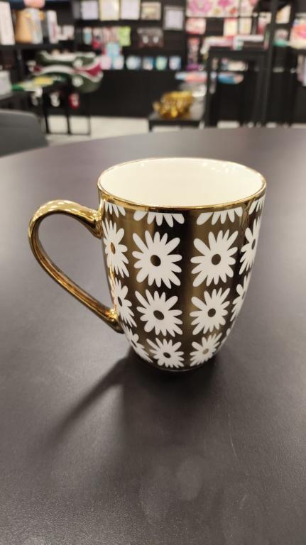 A Caneca de Porcelana com Detalhes Dourados STR009 Caixa c/ 72 UN, Colocar No Carrinho Múltiplos Da Caixa.