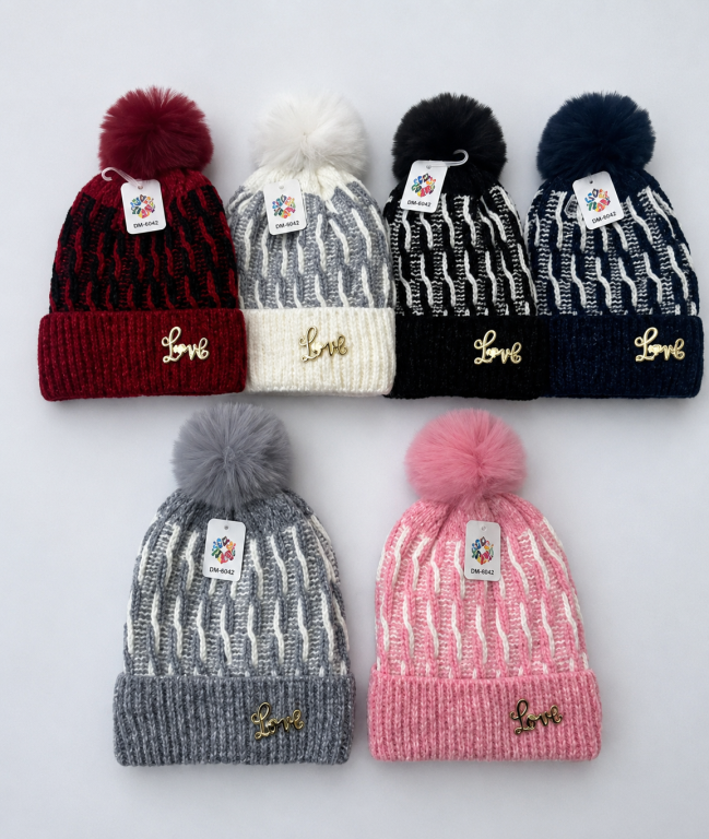 F - Gorro Feminino Love com Pompom F-DM-6042 Diversas Cores Pac C/12, Colocar no Carrinho Somente Multiplos do Pac.