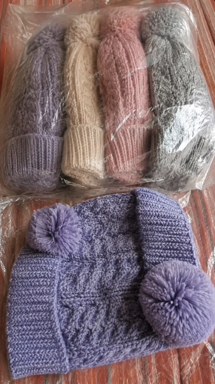 F - Gorro Feminino Peluciado com Pompom L-XT-001 Diversas Cores Pac C/12, Colocar no Carrinho Somente Multiplos do Pac.