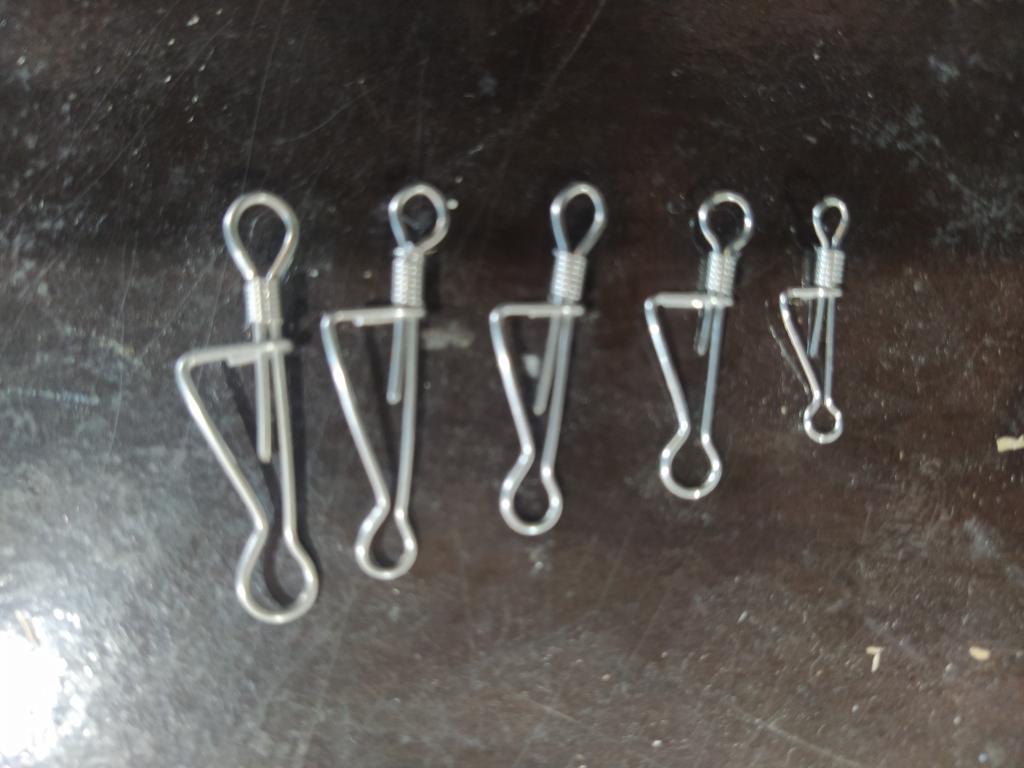 GRAMPO OU PRESILHA DE AÇO INOX COM MOLA REF:  00  CARTELA C/ 10 PÇ