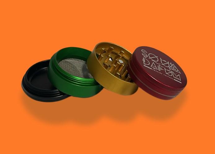 DICHAVADOR DE METAL PODEROSO SQUADAFUM FUTURE RASTA 4 PARTES 56mm