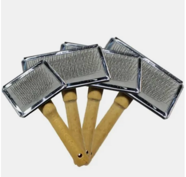 ESCOVA RASQUEADEIRA CABO MADEIRA N 3