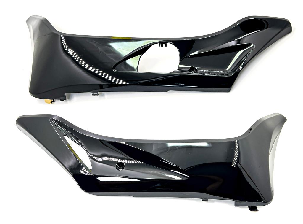 TAMPA LATERAL INFERIOR PISO PCX 150 2016 PRETO DIR /ESQ. (PAR) EMBUS