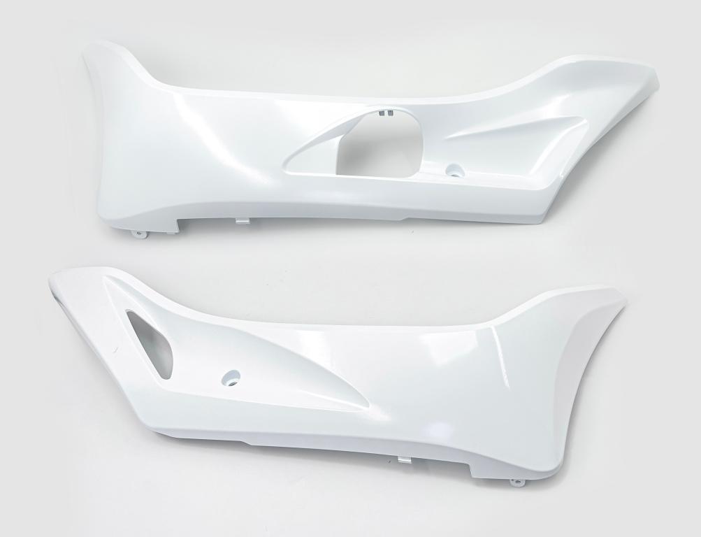 TAMPA LATERAL INFERIOR PISO PCX 150 2016 BRANCO FO SCO DIR/ESQ. (PAR) EMBUS