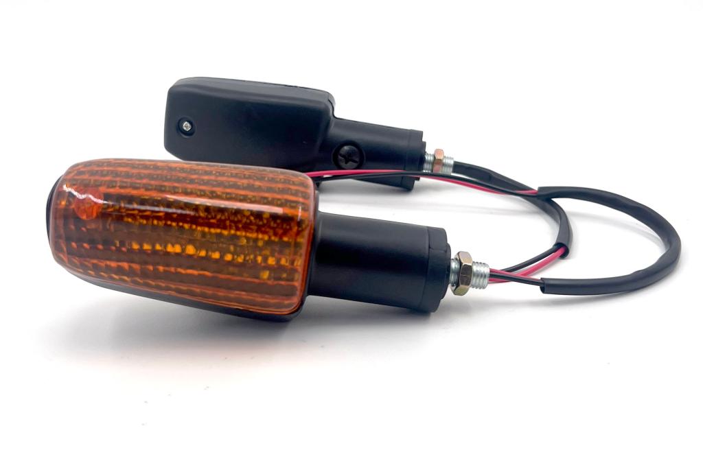 PISCA LED SEQUENCIAL TITAN 2000 KS/ES/FAN 125 00-0 8/TITAN 150 04-08/TWISTER 250 02-08/CB 300R 09-15 AMARELO LADO UNIVER