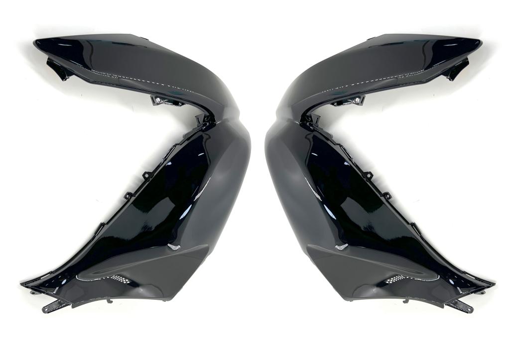 TAMPA LATERAL DIANTEIRA PCX 150 14-15 PRETO DIR/ES Q. (PAR) EMBUS